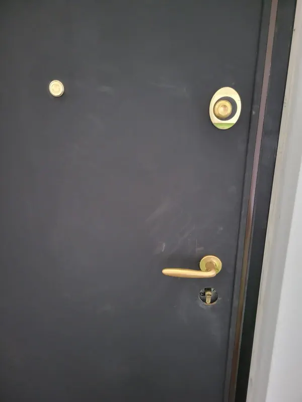 Porta blindata con cilindro europeo dopo la conversione da doppia mappa a Bologna